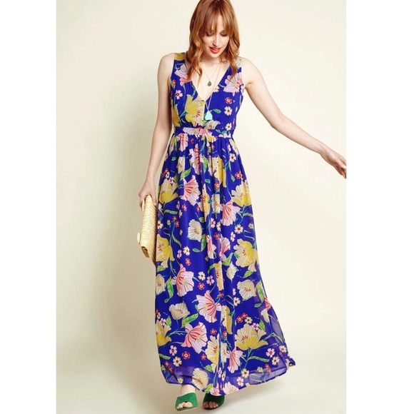 Lulus Dresses & Skirts - Blue Floral Chiffon Maxi Dress🌼